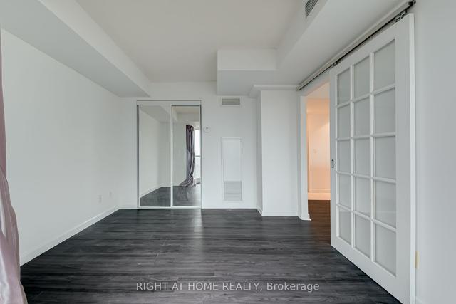2303 - 8 Park Rd, Condo with 1 bedrooms, 1 bathrooms and 0 parking in Toronto ON | Image 9