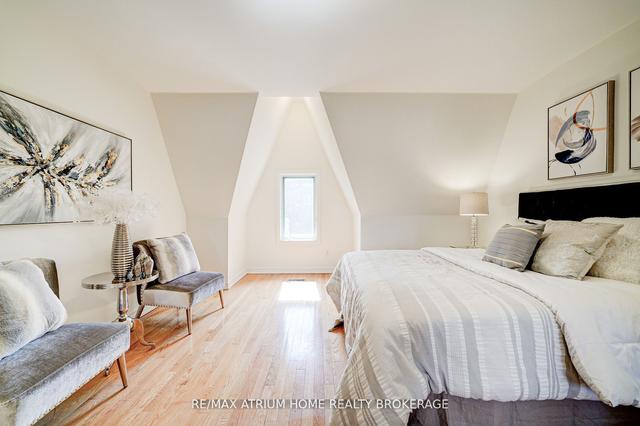 32c Oxford St, House attached with 3 bedrooms, 4 bathrooms and 2 parking in Toronto ON | Image 17