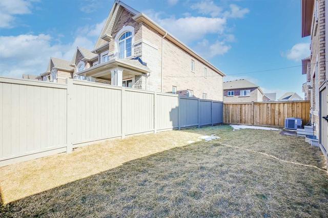 43 Ivor Cres, House attached with 3 bedrooms, 3 bathrooms and 6 parking in Brampton ON | Image 33