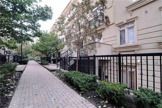 th 22 - 78 Carr St, Townhouse with 2 bedrooms, 2 bathrooms and 1 parking in Toronto ON | Image 2