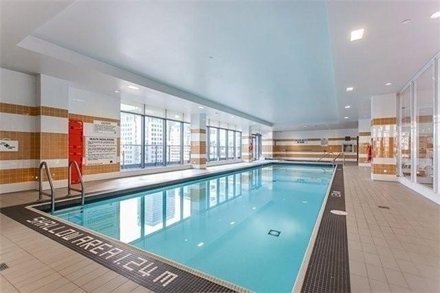 3404 - 295 Adelaide St W, Condo with 2 bedrooms, 2 bathrooms and 1 parking in Toronto ON | Image 2