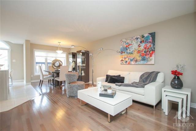131 Lerta Way, Townhouse with 3 bedrooms, 3 bathrooms and 3 parking in Ottawa ON | Image 6