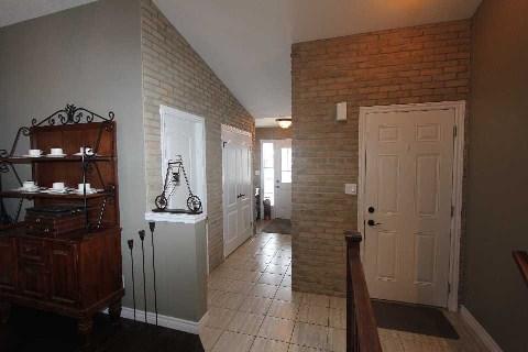56 Bowen Dr, House detached with 1 bedrooms, 3 bathrooms and 2 parking in Guelph ON | Image 2