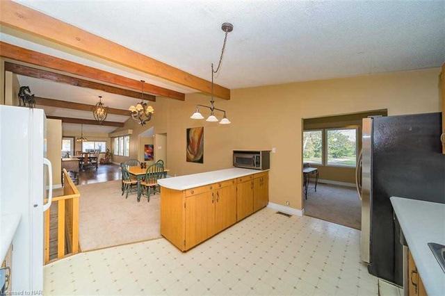 8640 Appleby Line, House detached with 3 bedrooms, 3 bathrooms and 22 parking in Milton ON | Image 2