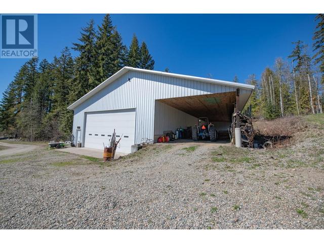 6197 Line 17 Road, House detached with 3 bedrooms, 2 bathrooms and 20 parking in Columbia Shuswap F BC | Image 5