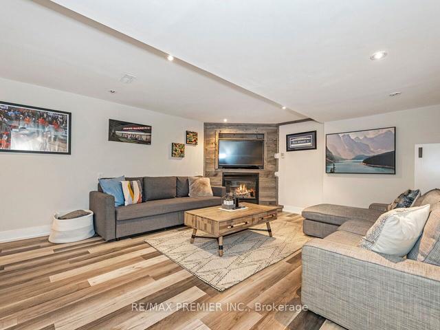 337 Saint Johns Rd, House semidetached with 3 bedrooms, 2 bathrooms and 2 parking in Toronto ON | Image 24