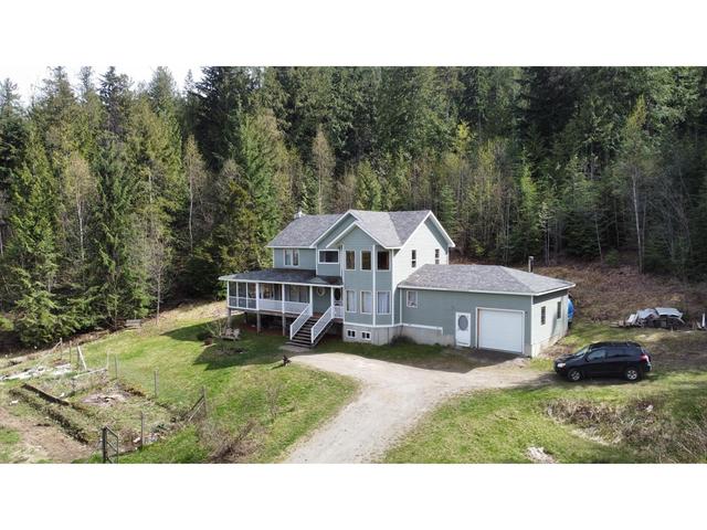 3865 Malina Road, House detached with 4 bedrooms, 3 bathrooms and null parking in Central Kootenay E BC | Image 5
