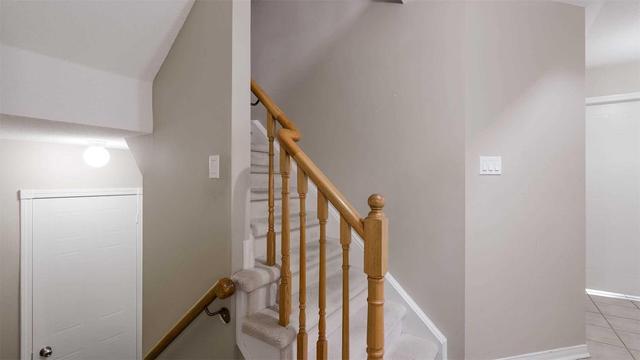 2 Beachgrove Cres, House detached with 4 bedrooms, 3 bathrooms and 2 parking in Whitby ON | Image 4