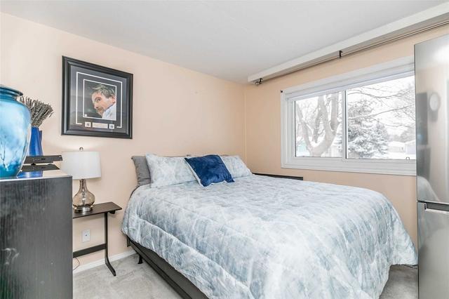 1 Yew Crt, House detached with 2 bedrooms, 2 bathrooms and 2 parking in Innisfil ON | Image 4