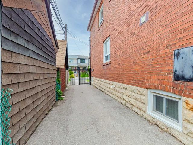 83 Amherst Ave, House detached with 3 bedrooms, 2 bathrooms and 4 parking in Toronto ON | Image 17