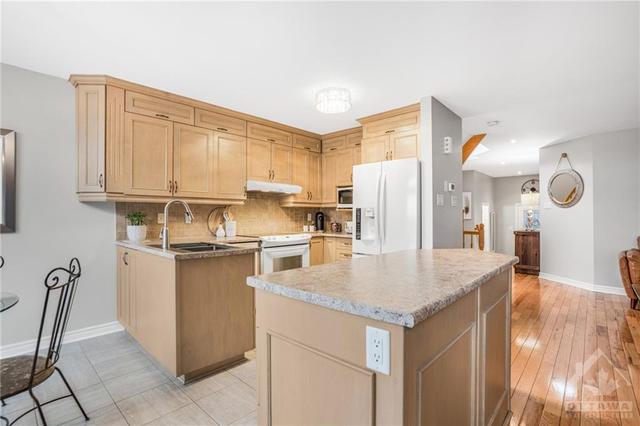 301 Vienna Terrace, Townhouse with 3 bedrooms, 3 bathrooms and 5 parking in Ottawa ON | Image 12