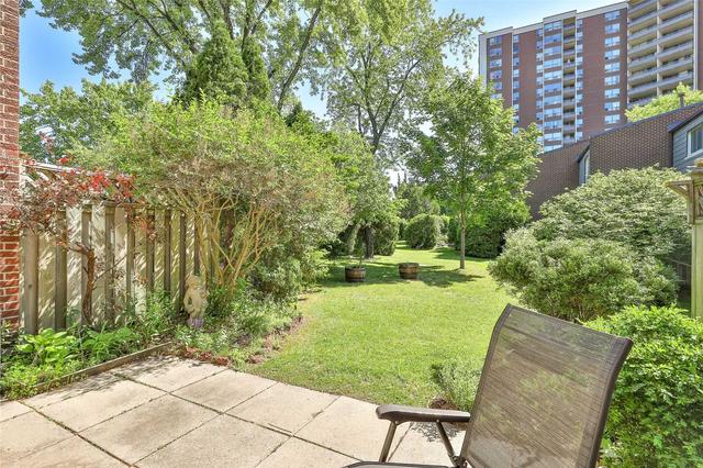 34 Vicora Linkway, Townhouse with 3 bedrooms, 2 bathrooms and 2 parking in Toronto ON | Image 27