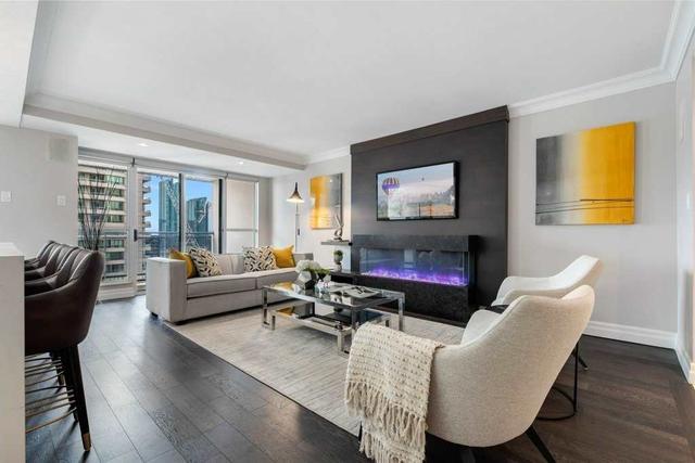1800 - 18 Hollywood Ave, Condo with 3 bedrooms, 2 bathrooms and 1 parking in Toronto ON | Image 4