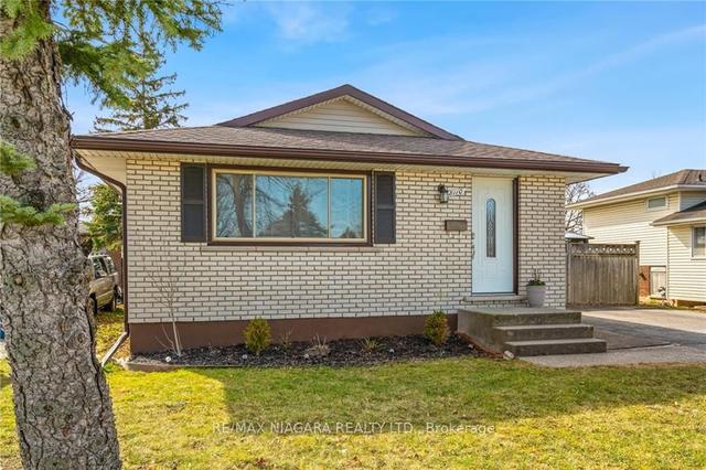 8110 Paddock Trail Dr, House detached with 2 bedrooms, 2 bathrooms and 4 parking in Niagara Falls ON | Image 23