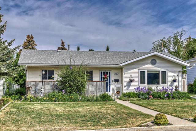232 1 Avenue, House detached with 2 bedrooms, 1 bathrooms and 3 parking in Strathmore AB | Image 3