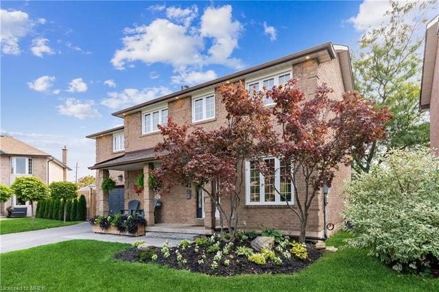 42 Cotswold Court, House detached with 5 bedrooms, 2 bathrooms and 6 parking in Halton Hills ON | Image 3