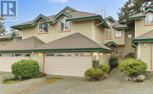 5 - 520 Marsett Pl, House attached with 4 bedrooms, 3 bathrooms and 1 parking in Saanich BC | Image 1