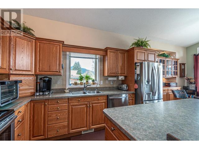 49 Lakeshore Drive, House detached with 3 bedrooms, 3 bathrooms and 2 parking in Vernon BC | Image 5