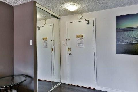 662 - 49 Mccaul St, Condo with 2 bedrooms, 1 bathrooms and null parking in Toronto ON | Image 11