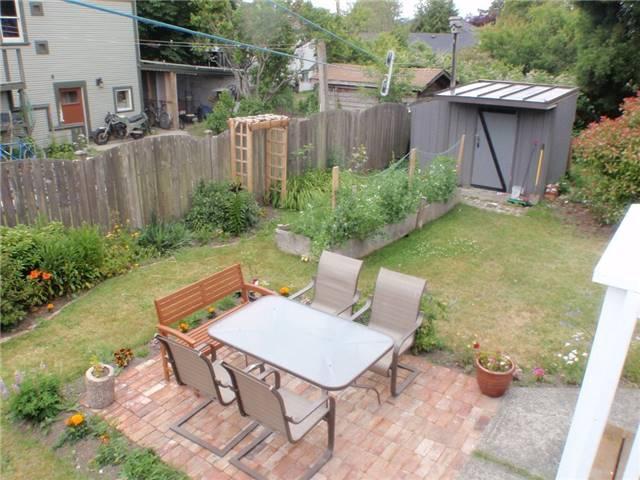 1733 Albert Ave, House detached with 2 bedrooms, 2 bathrooms and 4 parking in Victoria BC | Image 3