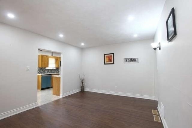 28 Clarence St, House detached with 3 bedrooms, 2 bathrooms and 5 parking in Brampton ON | Image 19