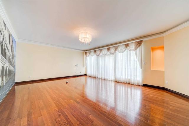 55 Macamo Crt, House detached with 5 bedrooms, 7 bathrooms and 12 parking in Vaughan ON | Image 6