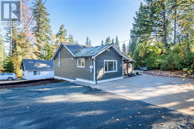 3671 Thomson Rd, House detached with 3 bedrooms, 3 bathrooms and 8 parking in Comox Valley A BC | Image 2