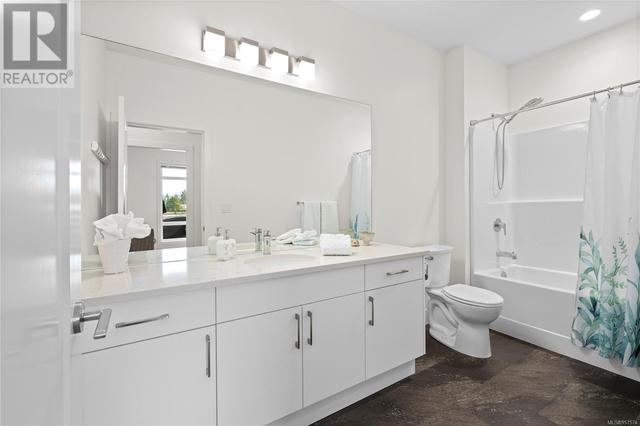 Bright and clean Bathroom | Image 14