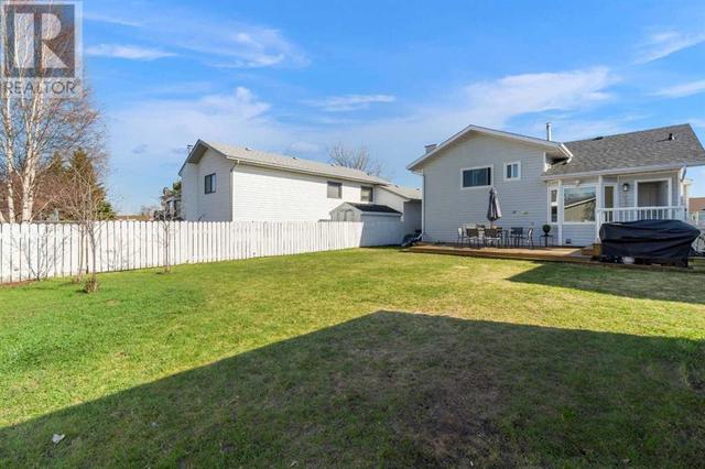 9618 64 Avenue Avenue, House detached with 4 bedrooms, 3 bathrooms and 3 parking in Grande Prairie AB | Image 3