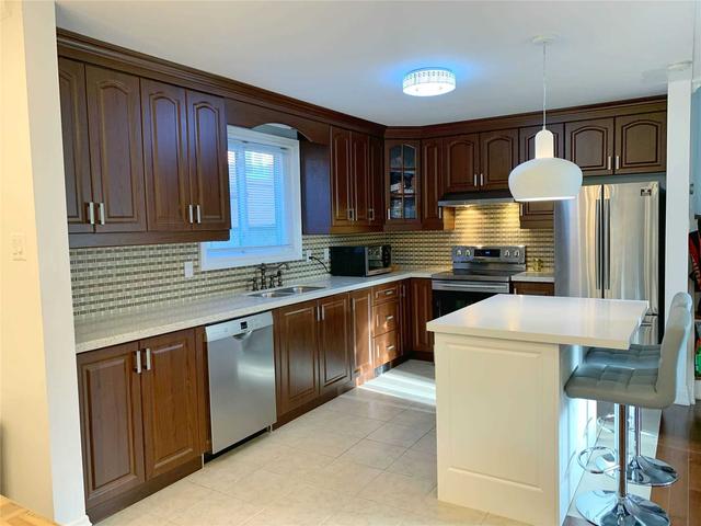 114 Cultra Sq, House detached with 3 bedrooms, 3 bathrooms and 5 parking in Toronto ON | Image 5