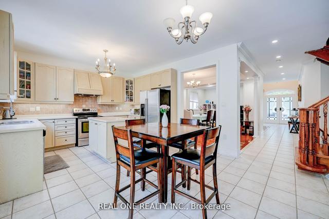 115 Townwood Dr, House detached with 4 bedrooms, 4 bathrooms and 4 parking in Richmond Hill ON | Image 4
