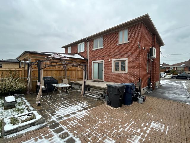 9 Snowood Crt, House semidetached with 3 bedrooms, 2 bathrooms and 7 parking in Toronto ON | Image 13