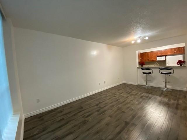 207 - 29 Pemberton Ave, Condo with 1 bedrooms, 1 bathrooms and 1 parking in Toronto ON | Image 3
