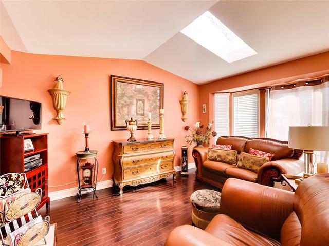 37 Asterwind Cres, House detached with 3 bedrooms, 3 bathrooms and 4 parking in Brampton ON | Image 9