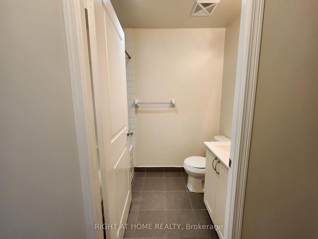 1205 - 39 Annie Craig Dr, Condo with 1 bedrooms, 1 bathrooms and 1 parking in Toronto ON | Image 4