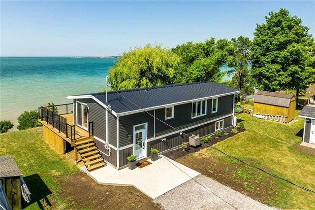 402 South Coast Dr, House detached with 2 bedrooms, 1 bathrooms and 1 parking in Haldimand County ON | Image 1