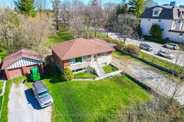 108 Garden Ave, House detached with 3 bedrooms, 1 bathrooms and 8 parking in Richmond Hill ON | Image 3