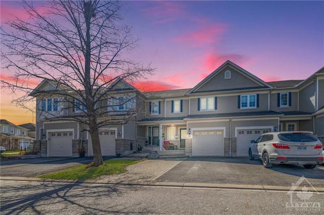 274 Silbrass Private, Townhouse with 3 bedrooms, 3 bathrooms and 3 parking in Ottawa ON | Image 2