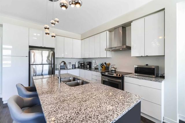 3199 Mintwood Circ, House attached with 3 bedrooms, 4 bathrooms and 2 parking in Oakville ON | Image 14