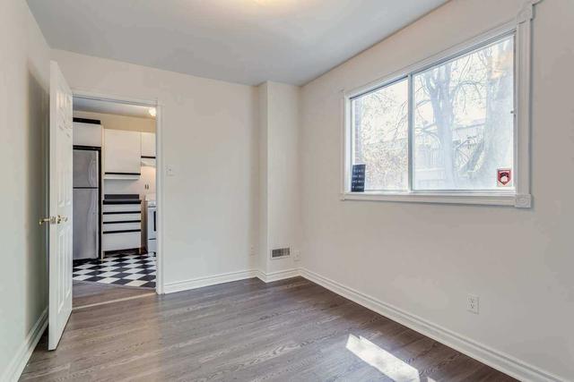 unit 1 - 212 Milan St, House detached with 5 bedrooms, 3 bathrooms and 2 parking in Toronto ON | Image 9