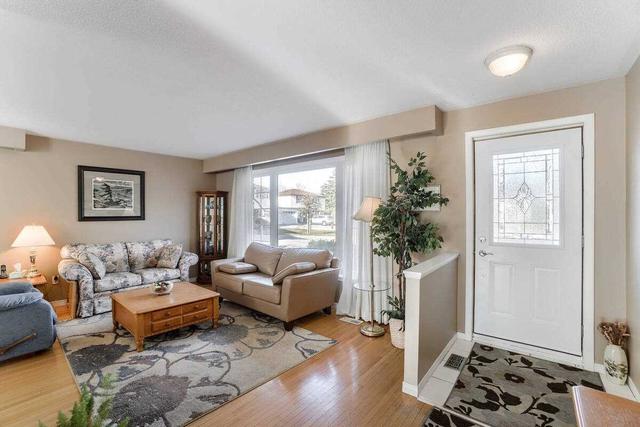 18 Adele Crt, House detached with 3 bedrooms, 2 bathrooms and 4 parking in Brampton ON | Image 12