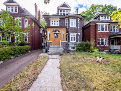 7 Burlington Cres, House detached with 6 bedrooms, 5 bathrooms and 4 parking in Toronto ON | Card Image