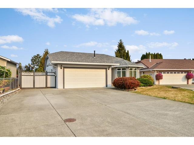 21905 Harkness Court, House detached with 3 bedrooms, 2 bathrooms and 6 parking in Maple Ridge BC | Card Image