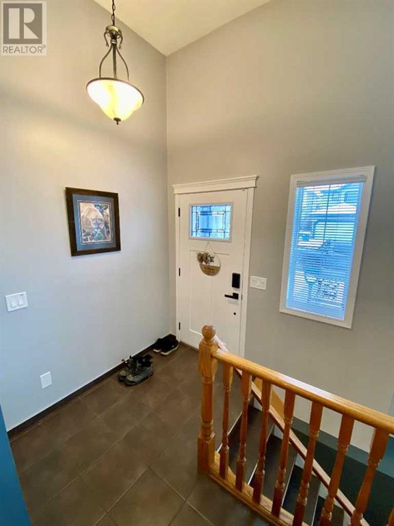 153 Hidden Ranch Road Nw, House detached with 3 bedrooms, 2 bathrooms and 4 parking in Calgary AB | Image 2