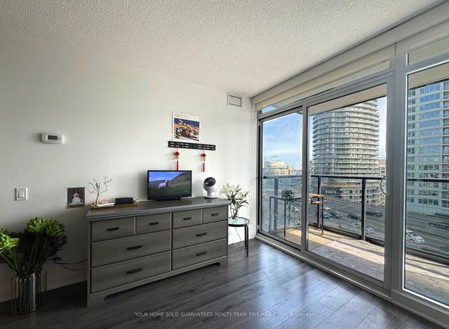 915 - 70 Queens Wharf Rd, Condo with 1 bedrooms, 1 bathrooms and 0 parking in Toronto ON | Image 2