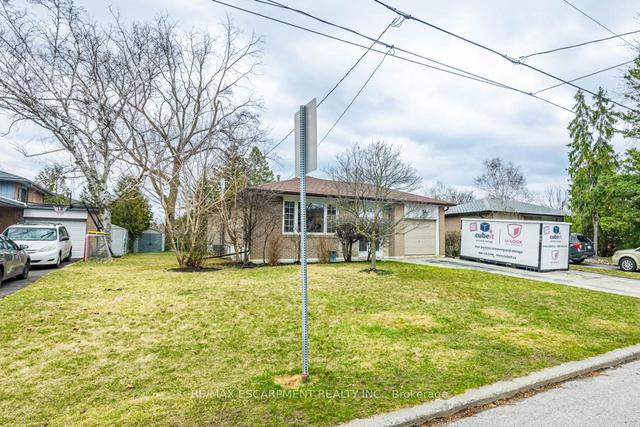 227 Parlette Ave, House detached with 3 bedrooms, 2 bathrooms and 5 parking in Toronto ON | Image 23