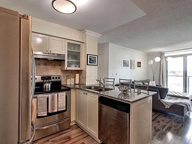 407 - 18 Valley Woods Rd, Condo with 2 bedrooms, 2 bathrooms and 1 parking in Toronto ON | Image 10