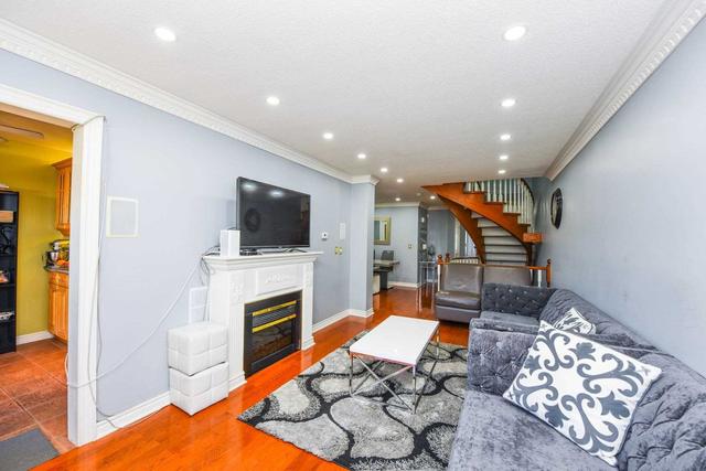 53 Hartnell Sq, Townhouse with 3 bedrooms, 3 bathrooms and 2 parking in Brampton ON | Image 9