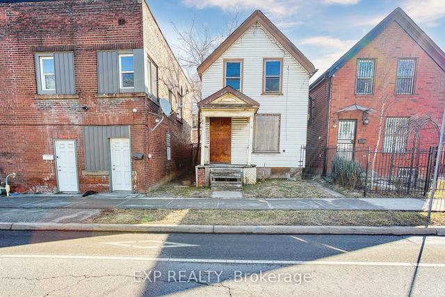 334 Gage Ave N, House detached with 3 bedrooms, 1 bathrooms and 0 parking in Hamilton ON | Image 1