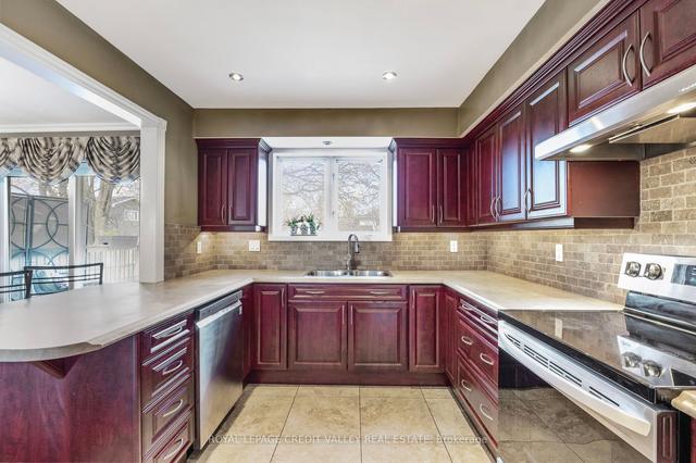25 Caledon Cres, House detached with 3 bedrooms, 2 bathrooms and 6 parking in Brampton ON | Image 8